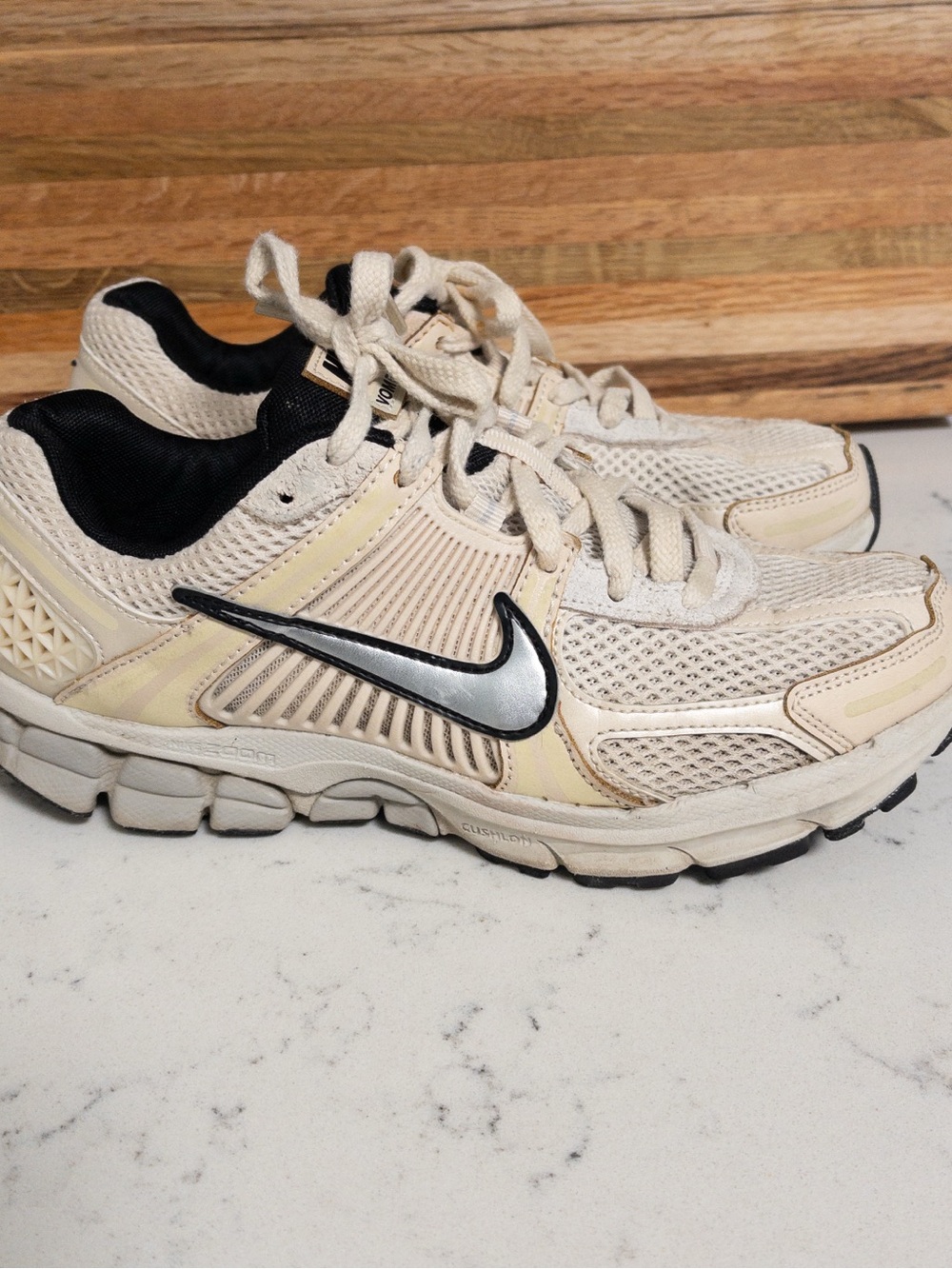 Nike Zoom Vomero 5 Cream Metallic Black Sneakers Trainers 8 Sporty Workout